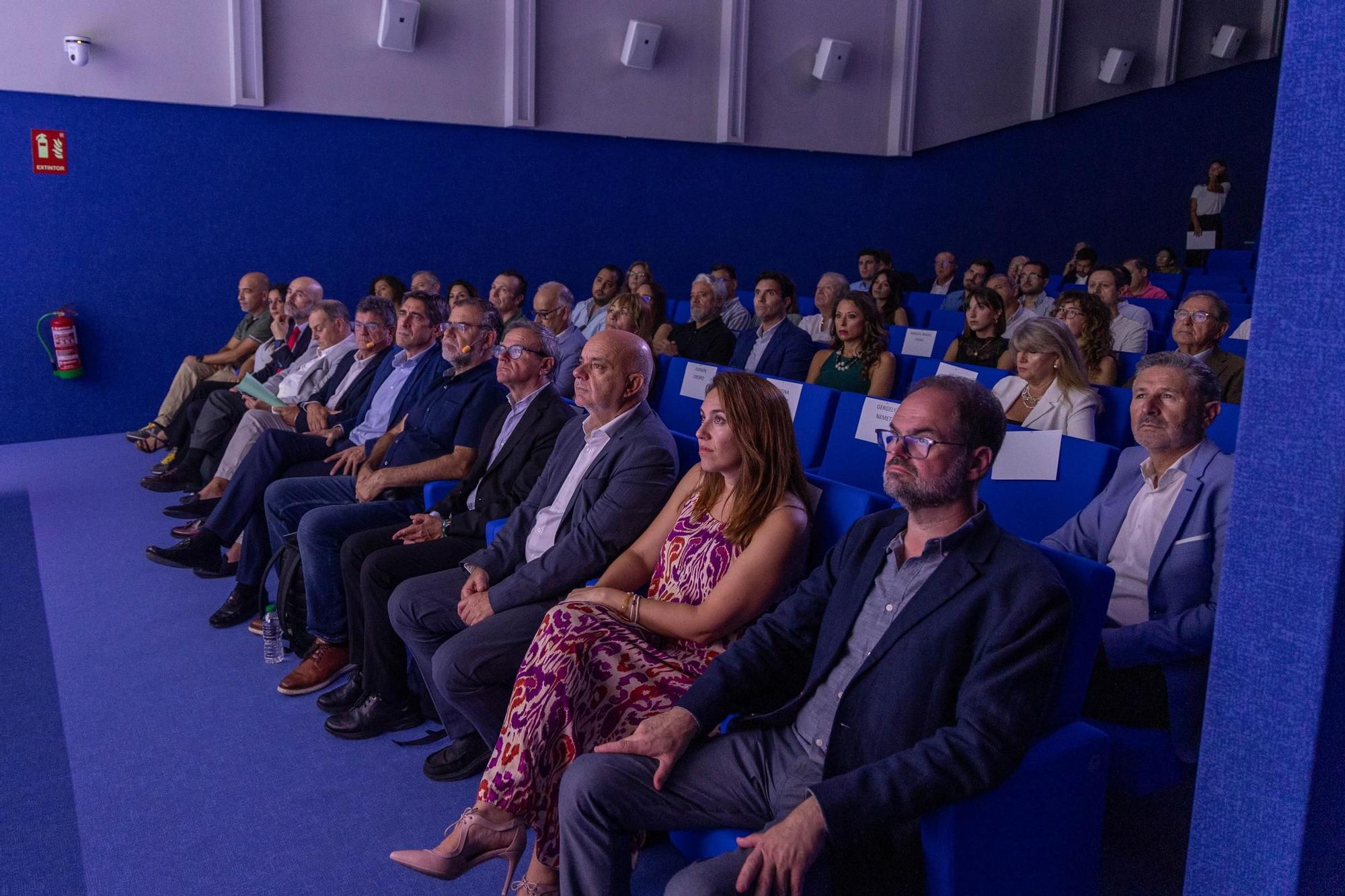 bf613366-e615-44af-b704-70c5f4537544_source-aspect-ratio_default_0